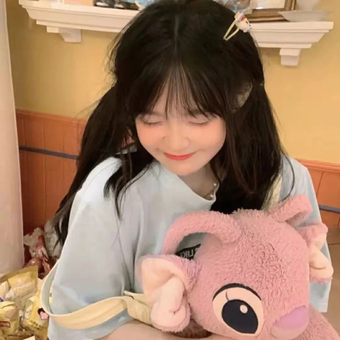 云雾笼罩的山峰